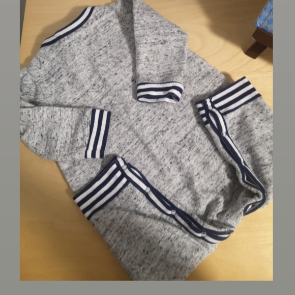 5 for 25$💛baby Gap soft cotton onesie - Picture 3 of 4